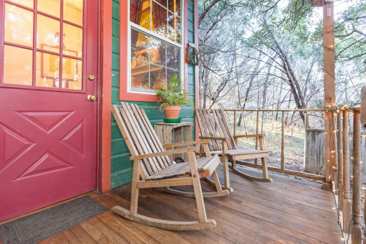 The Victorian Cottage At Creekside Camp & Cabins Marble Falls Exterior photo