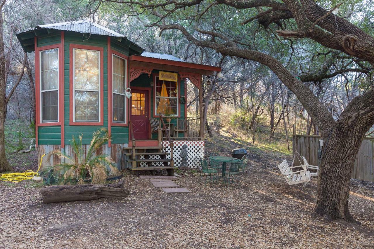 The Victorian Cottage At Creekside Camp & Cabins Marble Falls Exterior photo